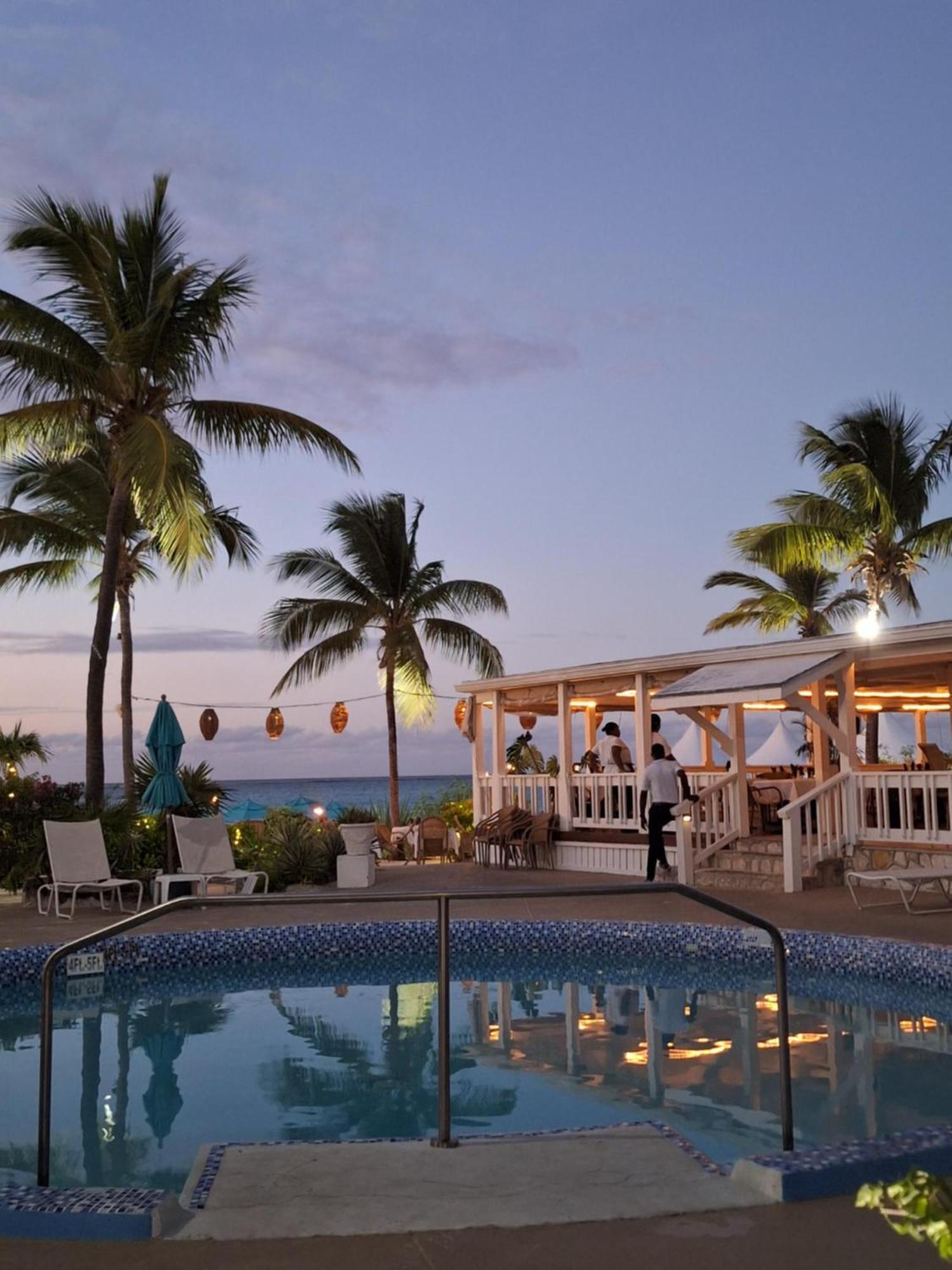 Sibonne Beach Hotel Grace Bay Eksteriør billede