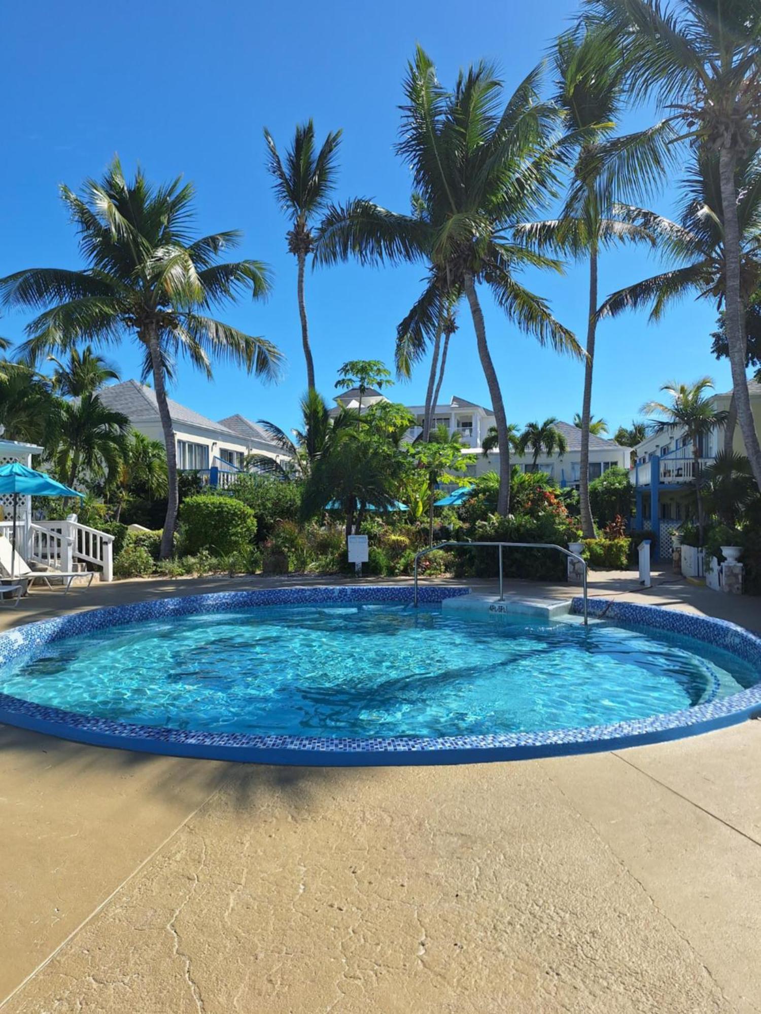 Sibonne Beach Hotel Grace Bay Eksteriør billede